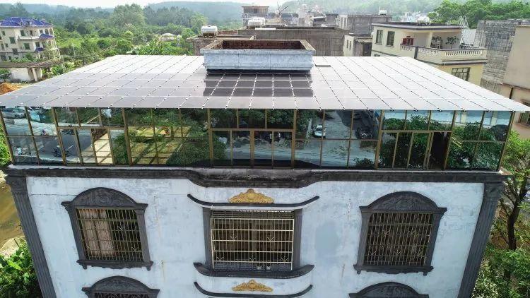 還在裝傳統(tǒng)陽光房？太傻了！如今大家都裝這個(gè)，美觀、環(huán)保還能賺錢！
